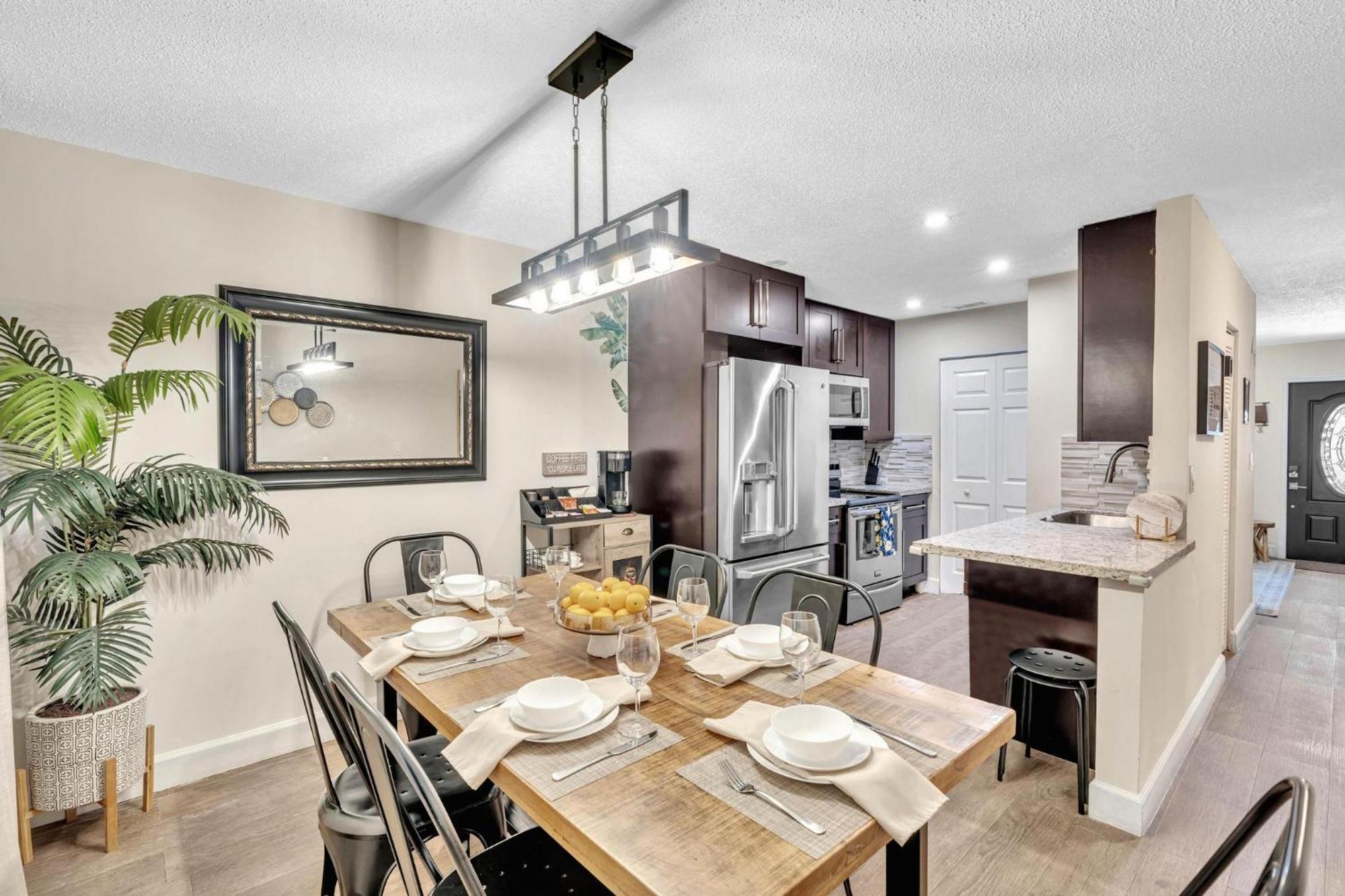 מיאמי Estelo'S Place - Modern Townhouse With King Bed, Only 5 Min From The Airport! מראה חיצוני תמונה